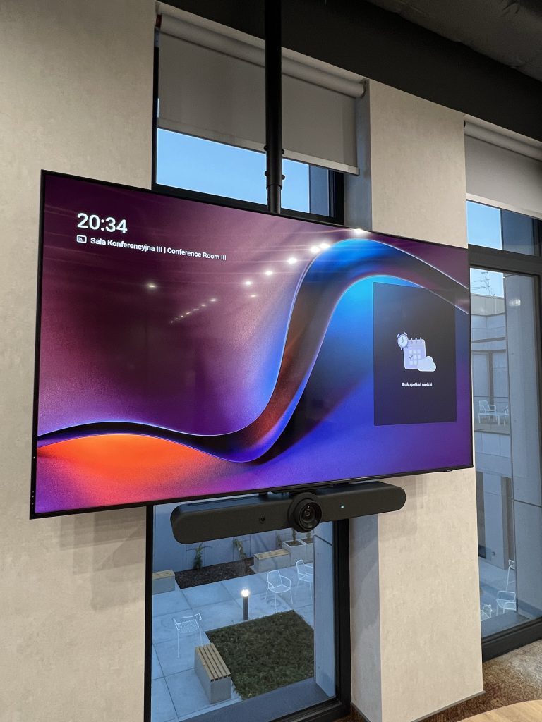 Jak wybrać system audiowizualny do sali konferencyjnej? 7 kluczowych aspektów, które musisz znać 6 IMG 5752