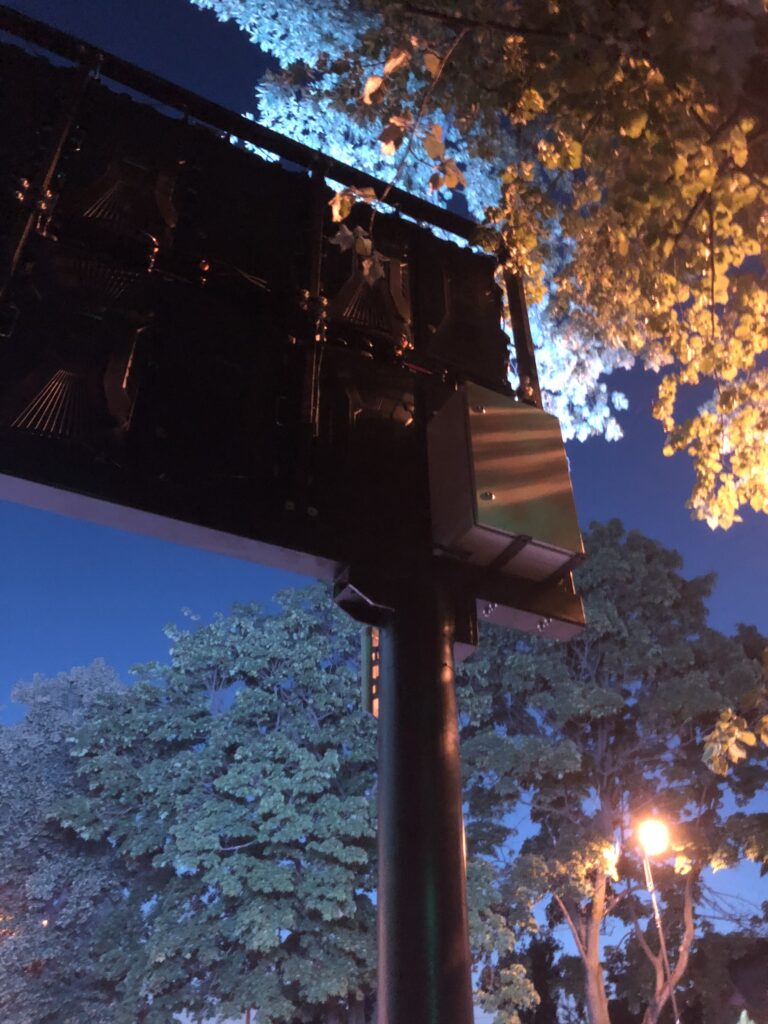 Outdoor Digital Signage – jak skutecznie przyciągnąć uwagę klientów w sezonie letnim? 1 IMG 0115